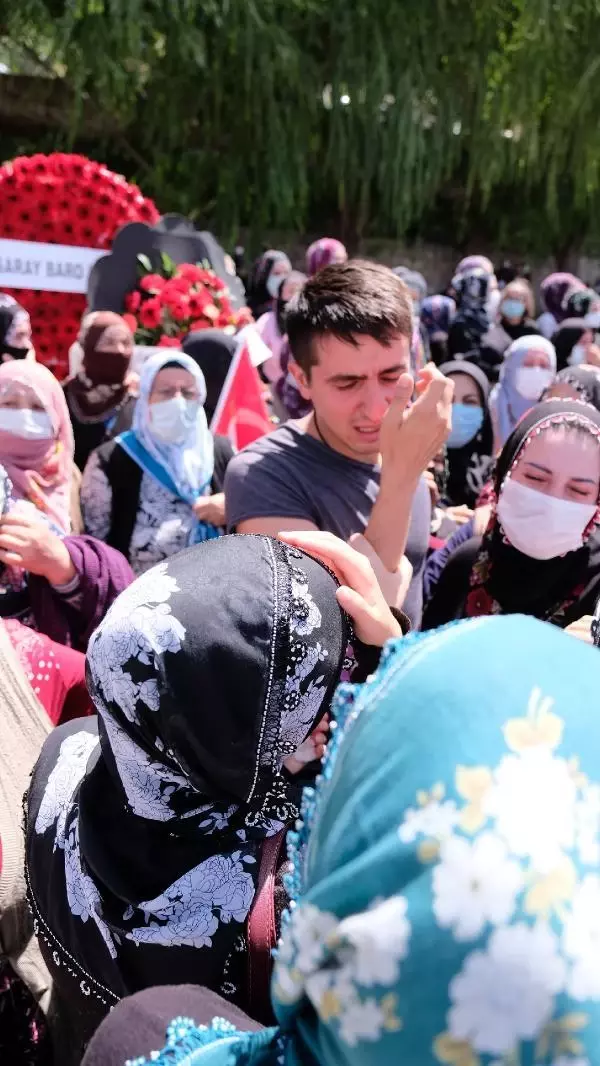 ŞEHİT UZMAN ÇAVUŞ SON YOLCULUĞA UĞURLANDI; GERİYE DUYGULANDIRAN FOTOĞRAF KALDI