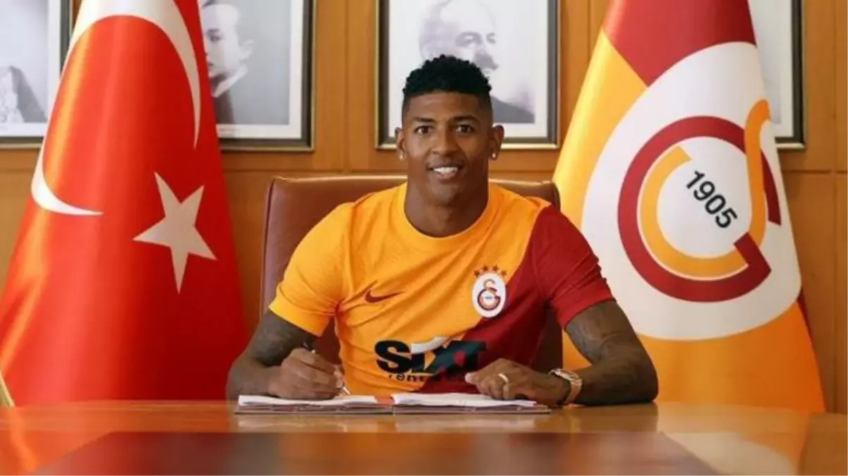 Son Dakika: Galatasaray, Patrick van Aanholt'la 3 yıllık anlaşma sağladı
