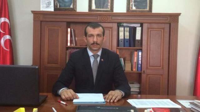 Suriye'den silahlı fotoğraf paylaşıp muhalefeti hedef alan MHP Esenler İlçe Başkanı Suat Yılmaz görevinden istifa etti