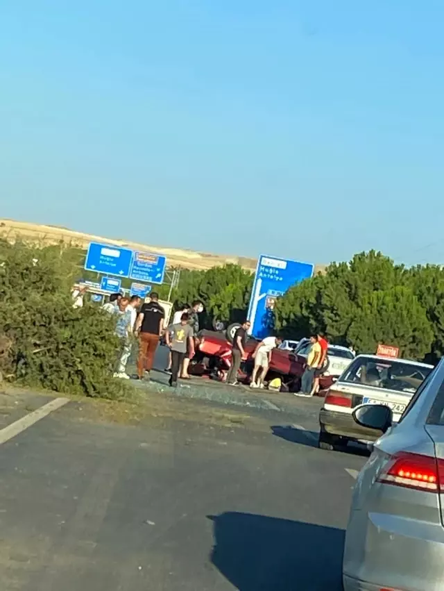 Takla atarak ters dönen otomobilde sürücü yaralandı