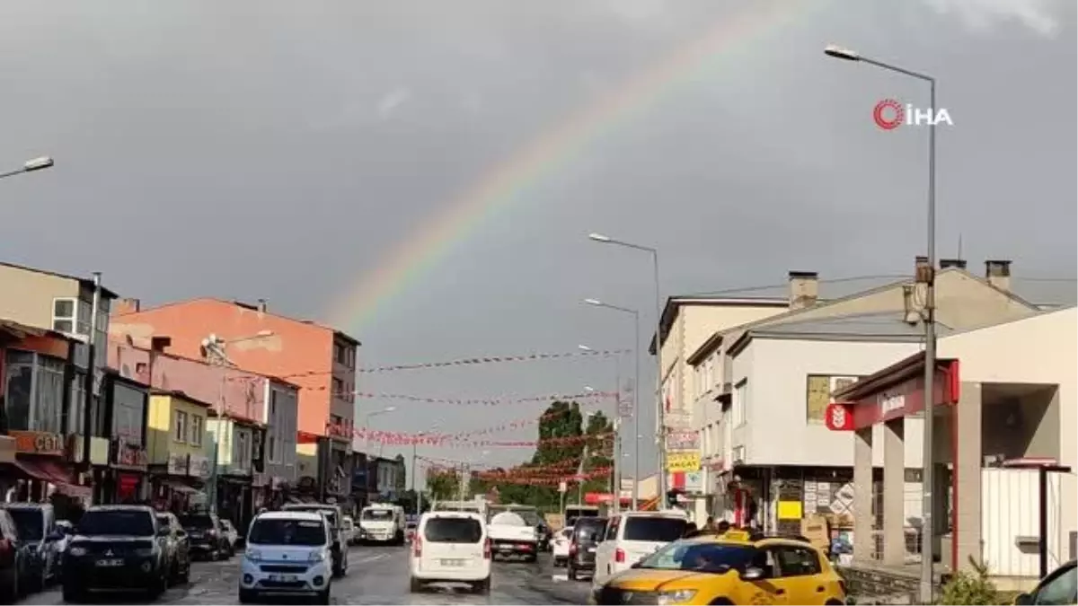 Yağış sonrası gökkuşağının mest eden görüntüsü