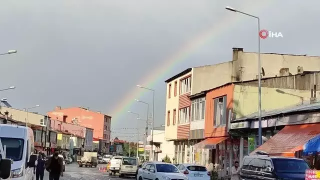 Yağış sonrası gökkuşağının mest eden görüntüsü