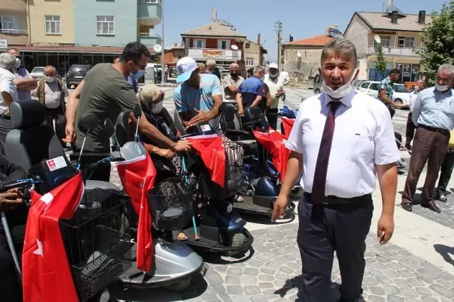 Yalıhüyük'te engellilere akülü araç hediye edildi