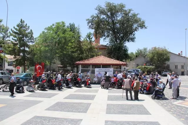Yalıhüyük'te engellilere akülü araç hediye edildi