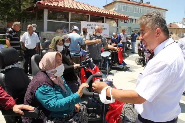 Yalıhüyük'te engellilere akülü araç hediye edildi