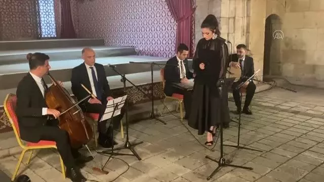 Yaprak Sayar ile İpek Yolunda Meşk konseri düzenlendi