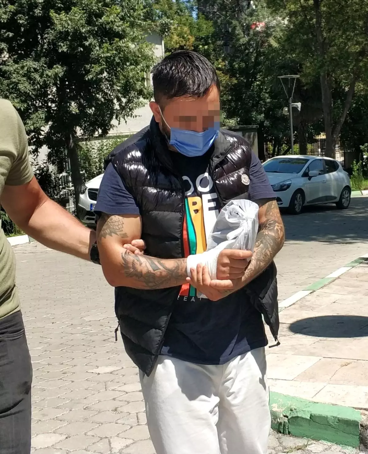 2 bin 800 adet uyuşturucu hapla yakalandı