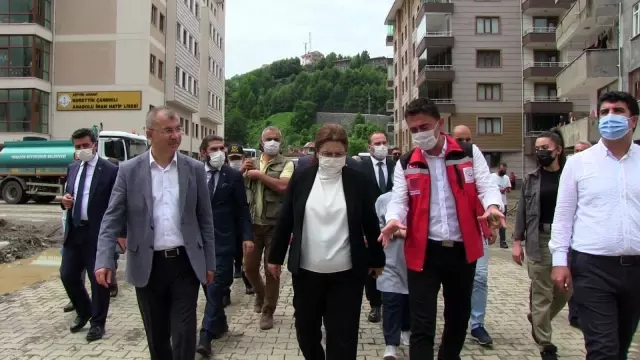 Aile ve Sosyal Hizmetler Bakanı Yanık Arhavi'deki sel bölgesinde incelemelerde bulundu