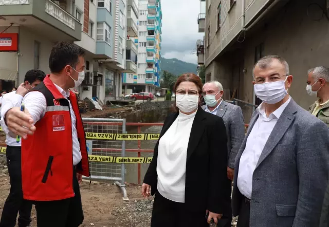 RİZE/ARTVİN - Aile ve Sosyal Hizmetler Bakanı Yanık, selden etkilenen bölgelerde incelemelerde bulundu