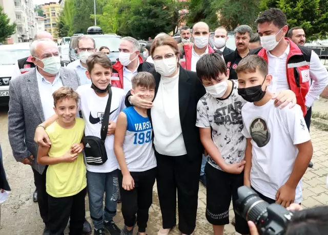 RİZE/ARTVİN - Aile ve Sosyal Hizmetler Bakanı Yanık, selden etkilenen bölgelerde incelemelerde bulundu