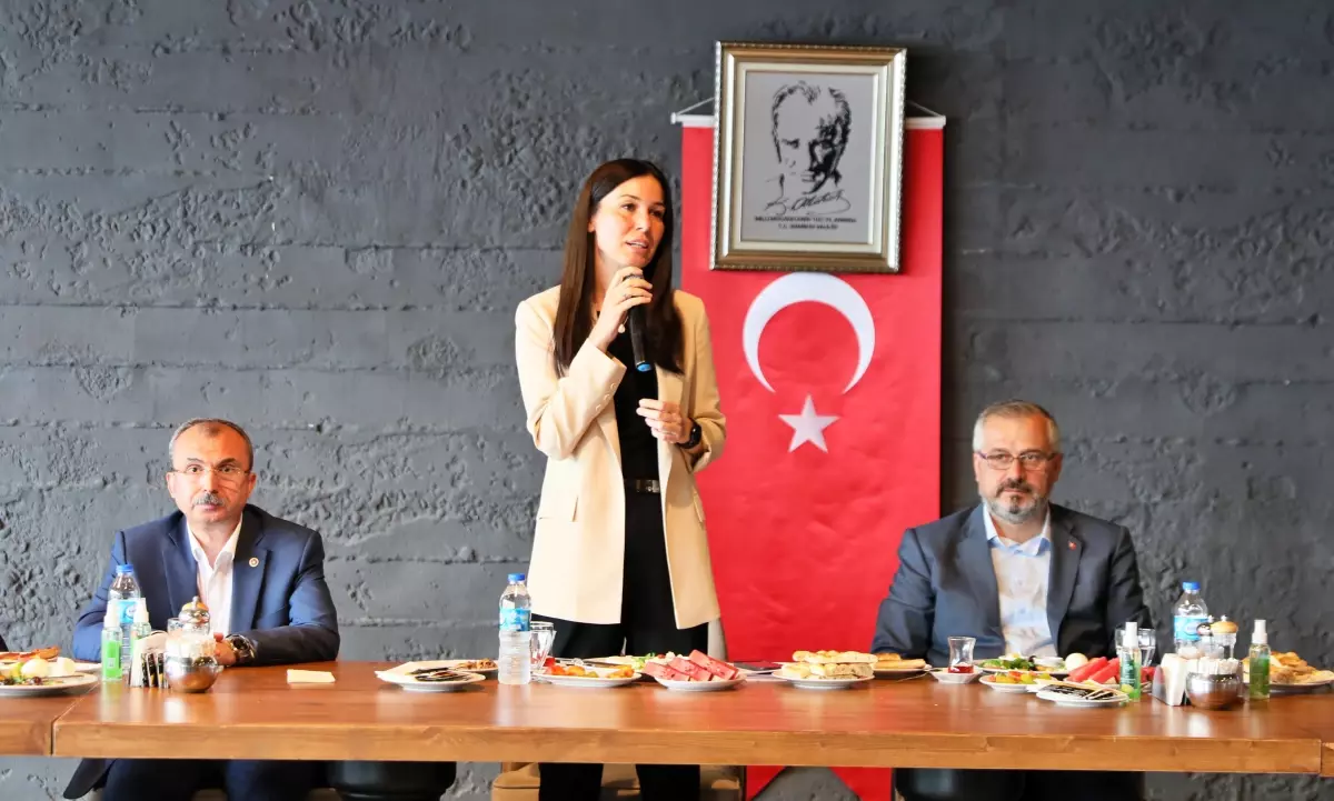 AK Parti Genel Başkan Yardımcısı Karaaslan, Samsun'da iş insanlarıyla bir araya geldi Açıklaması