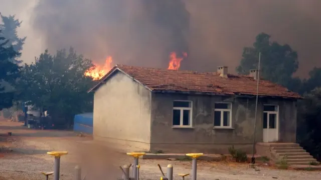 Manavgat'taki can pazarı gün yüzüne çıkıyor! Cayır cayır yanan mahalleden zor kurtuldular