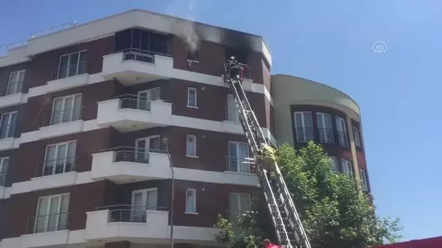 Son dakika haber... Apartman dairesinde çıkan yangında 8 kişi dumandan etkilendi