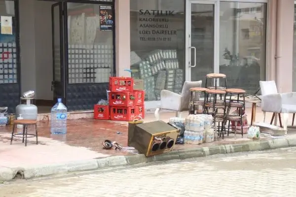ARHAVİ'DE SEL TEMİZLİĞİNE KATILAN KOMANDOLAR, ALKIŞLARLA UĞURLANDI
