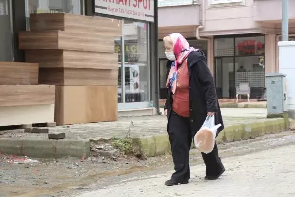 ARHAVİ'DE SEL TEMİZLİĞİNE KATILAN KOMANDOLAR, ALKIŞLARLA UĞURLANDI