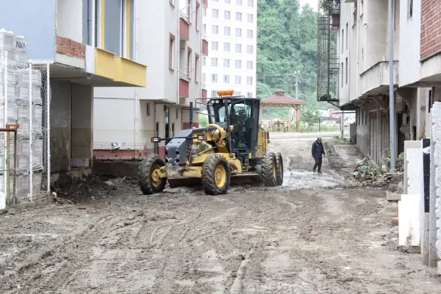 Arhavi'de temizlik çalışmaları devam ediyor