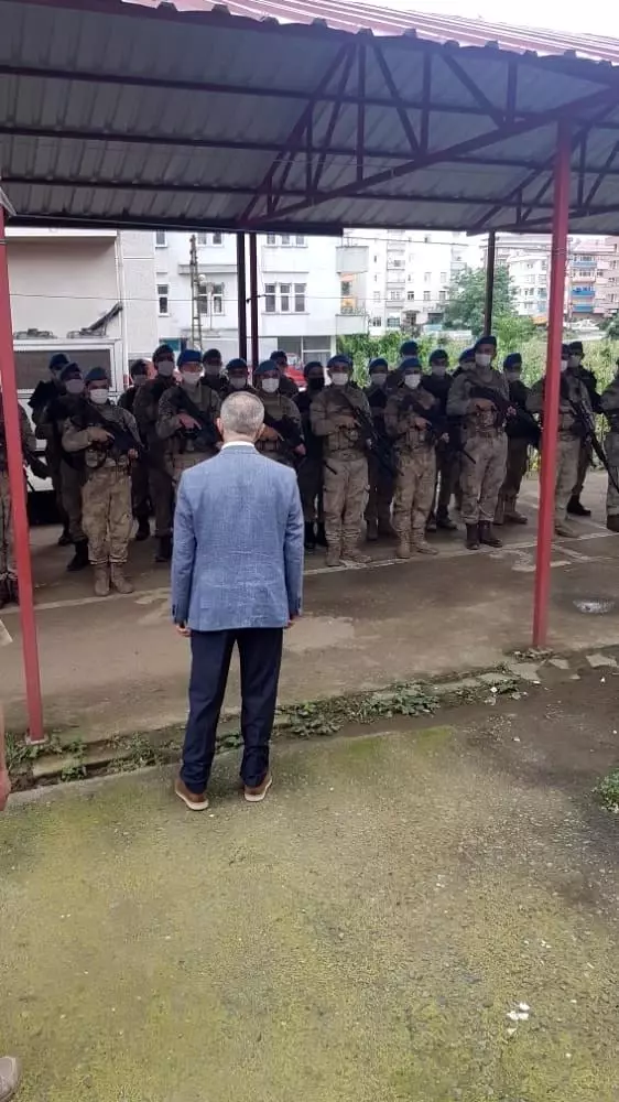 Arhavi'deki 1 haftalık sel görevi sona eren komandolar birliklerine uğurlandı