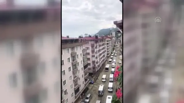 Son dakika haber! Arhavi'deki selde görev yapan jandarmalar ilçeden bayraklarla uğurlandı