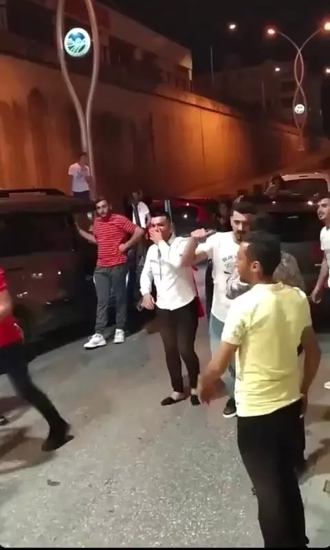Son dakika: Asker uğurlamasında yolu kapatarak havaya ateş açtılar