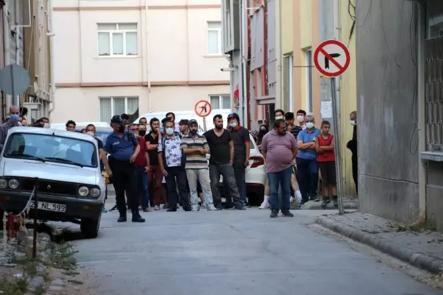Av tüfekli yaşlı adam aracını çektirmemek için ortalığı birbirine kattı