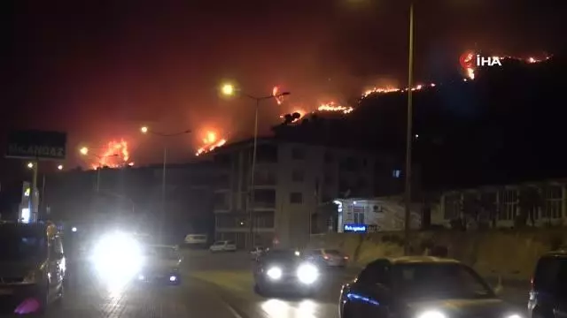 Son dakika haberi... Aydıncık'taki yangın yerleşim yerlerini tehdit etmeye başladı