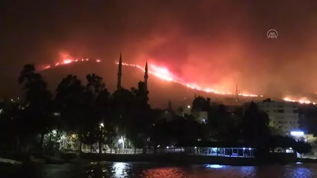 Aydıncık'ta 2 gün önce çıkan yangına müdahale ediliyor