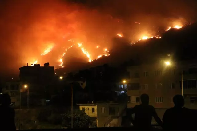 Son dakika haberi... Aydıncık'taki yangın yerleşim yerlerini tehdit etmeye başladı