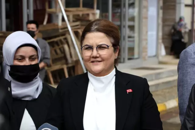 Son dakika haber: Bakan Yanık: Tespitleri beklemeden Rize'ye 1 milyon lira, 5 milyon lira da Arhavi için nakit transferlerimizi hemen gerçekleştirdik