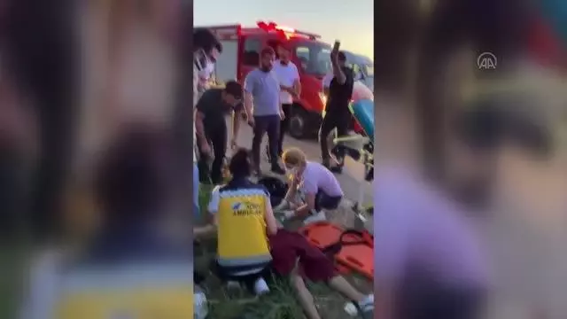 Bariyere çarpan otomobil takla attı: 3 yaralı