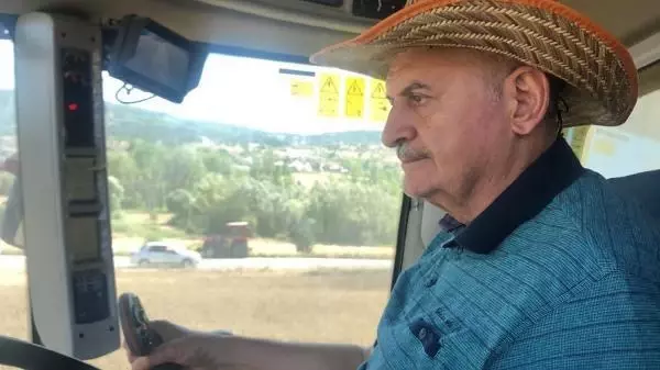 BİNALİ YILDIRIM, BİÇERDÖVERLE HASAT YAPTI