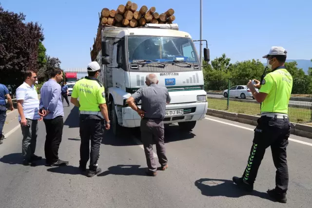 Tomruk yüklü kamyonun çarptığı kadın ağır yaralandı
