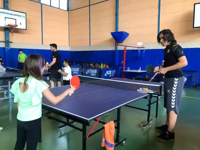 Bozüyük'te minikler masa tenisi kursuna yoğun ilgi gösteriyor