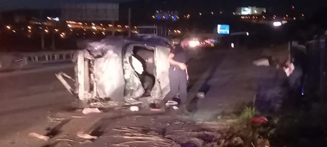 Bariyere çarpan otomobil takla attı: 3 yaralı
