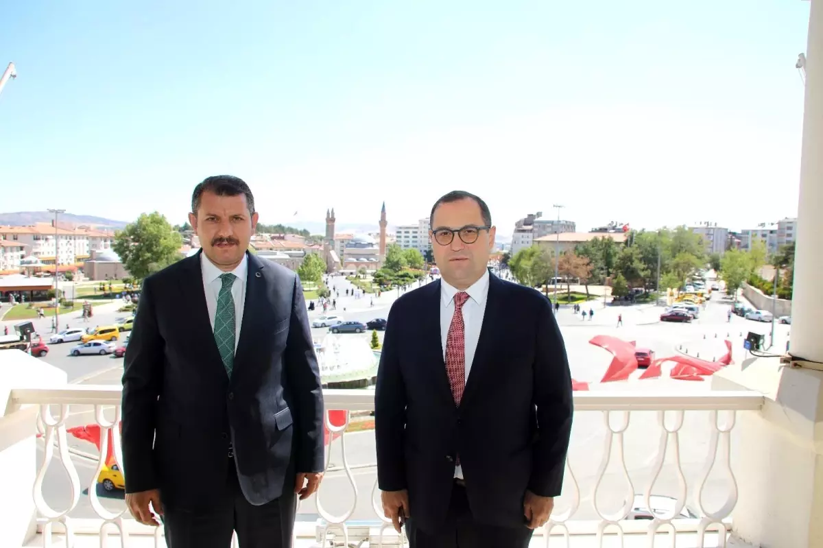 Büyükelçi George Ganjgava;
