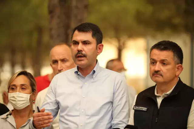 Son dakika gündem: Dışişleri Bakanı Çavuşoğlu: 6 noktada Kızılay sıcak yemek servisi yapıyor, diğer giyecek gibi acil ihtiyaçların karşılanması için muhtarlarla bir...