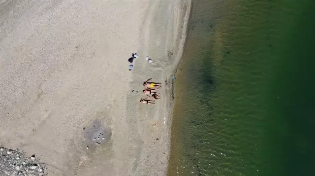 Erçek Gölü kıyısındaki park ziyaretçilerden ilgi görüyor