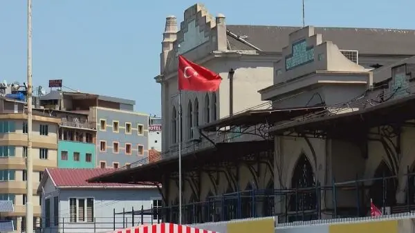 İSTANBUL-ESKİ KADIKÖY HAL BİNASI'NDA RESTORASYON TARTIŞMASI