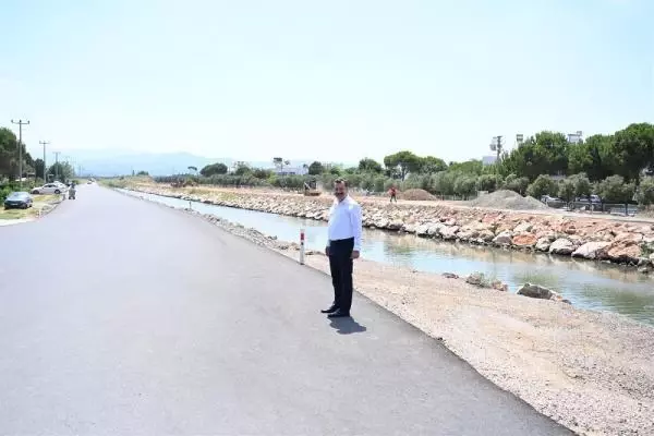 Gömeç Derkent'te yol düzenleme çalışmaları devam ediyor