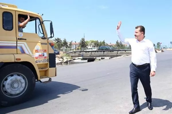 Gömeç Derkent'te yol düzenleme çalışmaları devam ediyor