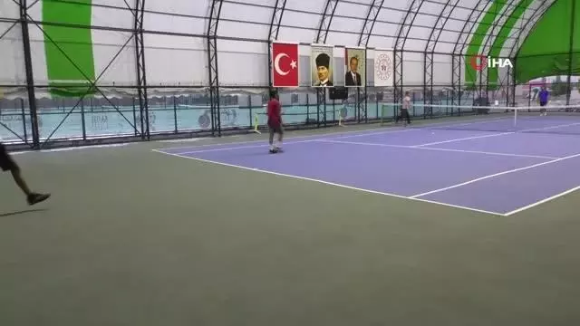 Iğdırlı genç tenisçiler Türkiye Şampiyonası finalleri için ter döküyor