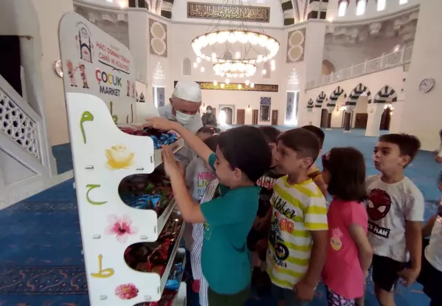 İmam, kurduğu Çocuk Market le çocuklara camiyi sevdiriyor