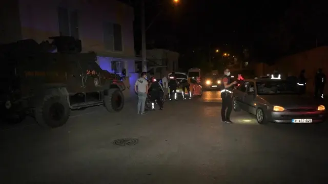 Son dakika haberleri... İskenderun polisi kentin 50 ayrı noktasında sıkı denetimler yaptı.