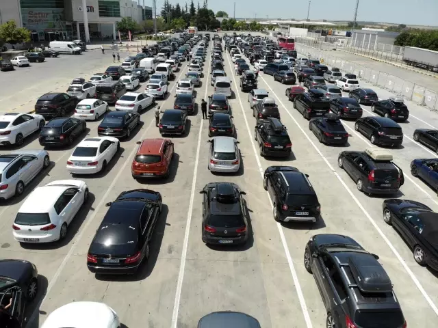Kapıkule'de gurbetçilerin hüzünlü dönüş yolcuğu başladı