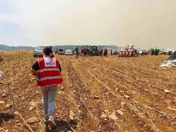 Son dakika haberi! Türk Kızılaydan orman yangınlarından etkilenenlerle müdahale ekiplerine yiyecek desteği