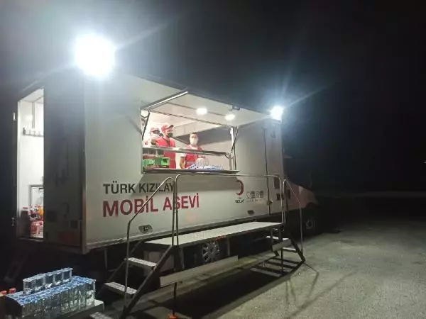 Son dakika haberi! Türk Kızılaydan orman yangınlarından etkilenenlerle müdahale ekiplerine yiyecek desteği