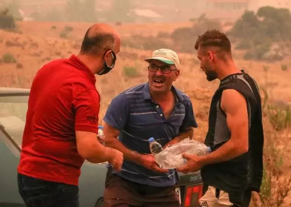 MANAVGAT'TAKİ BÜYÜK YANGINDA 2'NCİ GÜN; BİR MAHALLE DAHA BOŞALTILDI