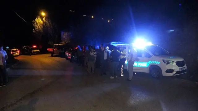 Minibüs mezarlığa uçtu: 2 yaralı