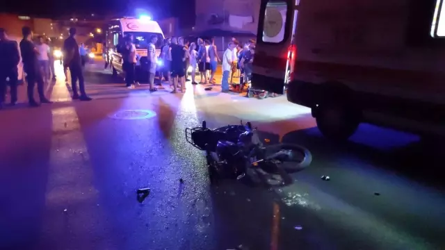 Otomobil ile motosiklet çarpıştı: 2 yaralı