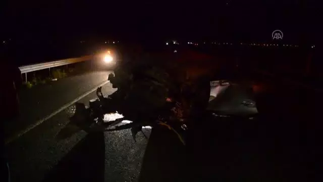 Otomobil ile traktör çarpıştı: 2 yaralı