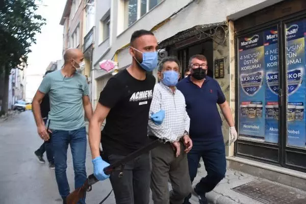 Son dakika haberi! POLİSLERİ TÜFEKLE VURMAKLA TEHDİT ETTİ, 3 SAATİN SONUNDA GÖZALTINA ALINDI